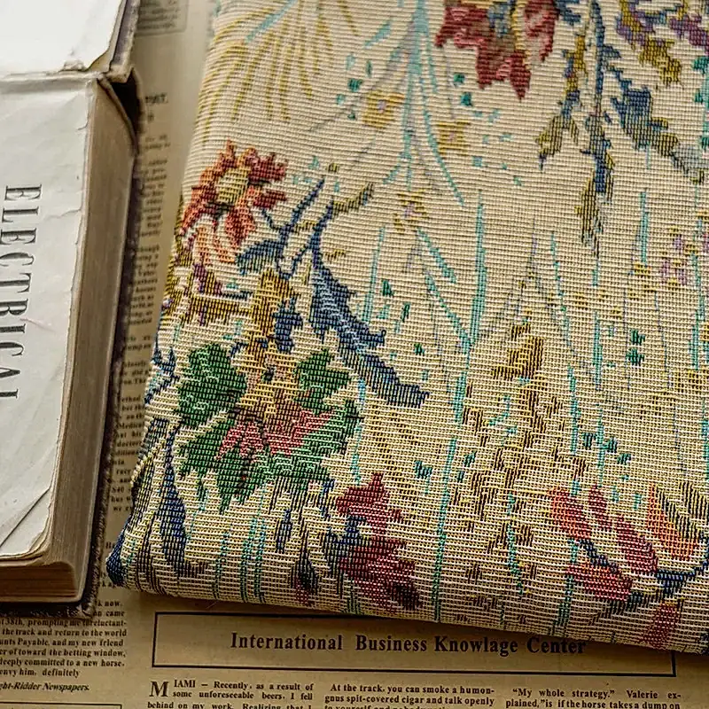 Цветочная мягкая ткань с прямой костюмом